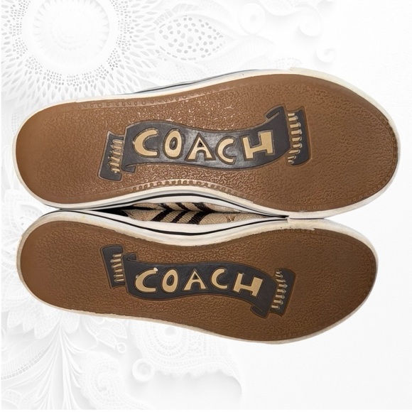 EUC Women’s Coach Folly Sneakers  with Gold Signature Size 6B - Picture 3 of 7